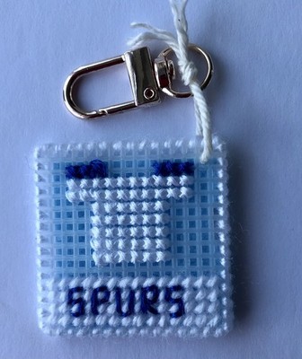 Fußballanhänger Anhänger Sporen Handarbeit aus Kunststoff Leinwand ideal als kleines Geschenk
