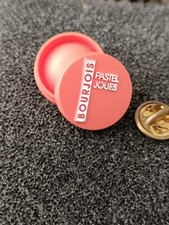 Pin's Pins Pin Enamel 67   Beauté PASTEL JOUES "BOURJOIS" 