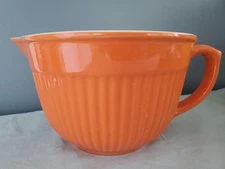 Orange Ceramic Ribbed 2 Quart Batter Bowl with Pour Spout and Handle - Excellent