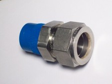 1 - Swagelok Stainless Steel Connector, 3/4" OD Tube x 1/2" MNPT, SS-1210-1-8