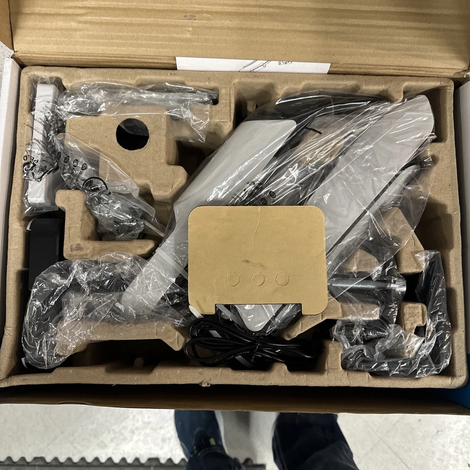 Inland Single Screen Desk-Mounted Gas Spring Monitor Arm for 17 - 49" Monitor - Image 4 of 4