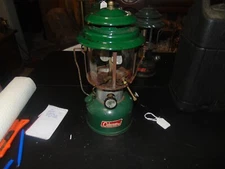 Vintage 1972 Coleman Model 220F 2-Mantle Lantern Green (322)