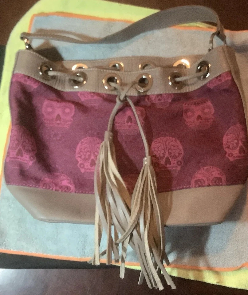 Bolsa de couro com borlas Pineda Covalin bordada Mariposa seda açúcar caveiras - Imagem 2 de 4