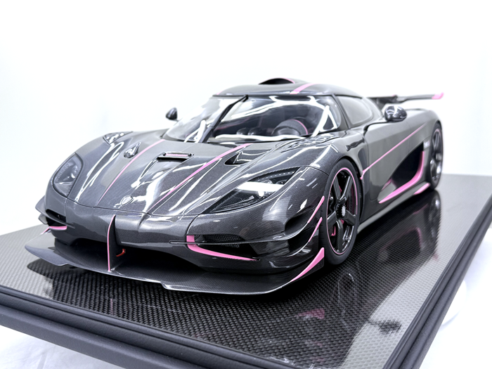 1/8 FrontiArt Koenigsegg One:1 Carbon Body / Pink on Carbon Fiber