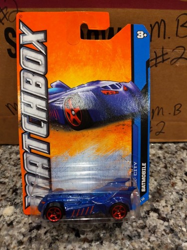 2011 MATCHBOX #25/120 MBX CITY ∞ BATMOBILE ∞ DARK BLUE BATMAN DC HERO - Picture 3 of 4