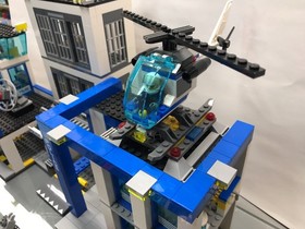 LEGO City 60047 Police Station good condition.  Complete with Manual.  RETIRED