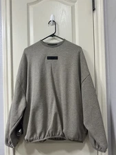 FEAR OF GOD ESSENTIALS Mens Fleece Crewneck Sweatshirt "Heather Grey"