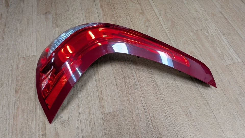 Luz trasera lado derecho Volvo XC60 2010-2016 OEM Foto 4 de 4