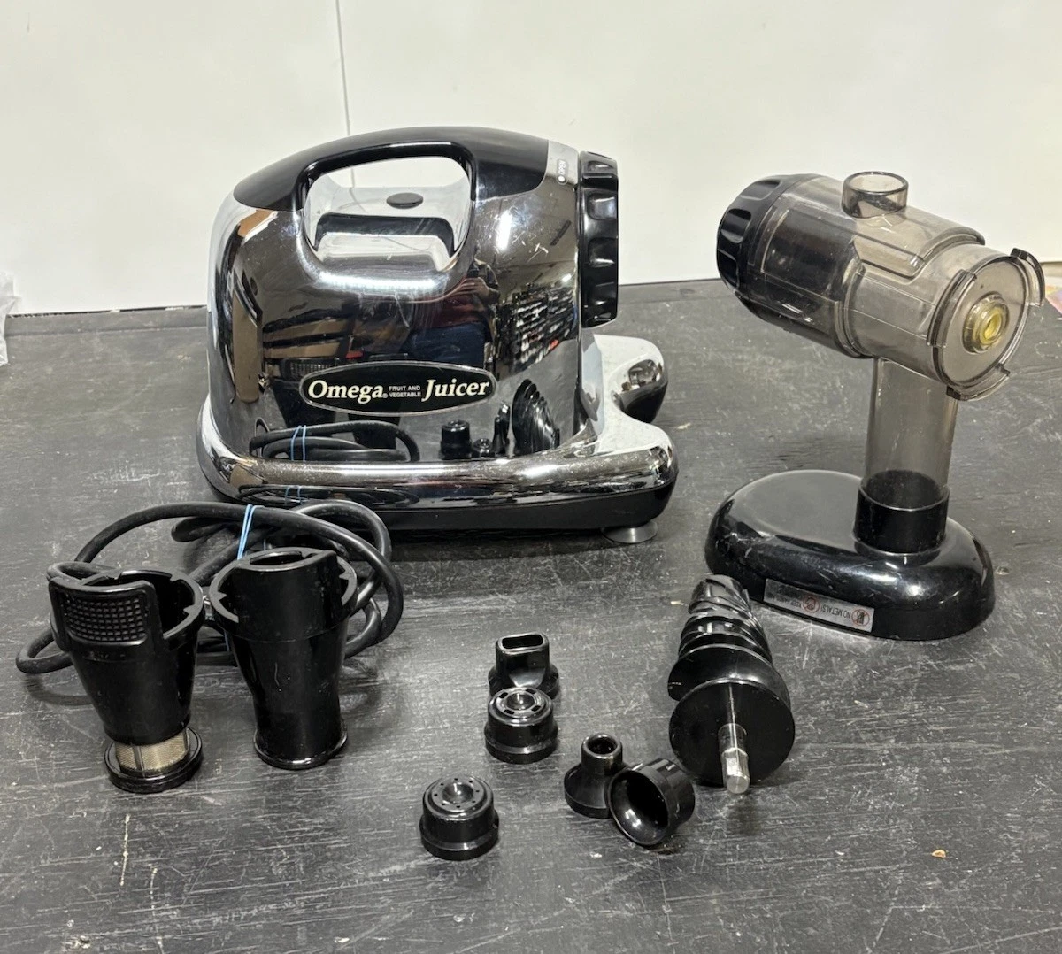 OMEGA Juicer 8006 Masticating Juice Extractor Tested Working Cleaned Juicer
