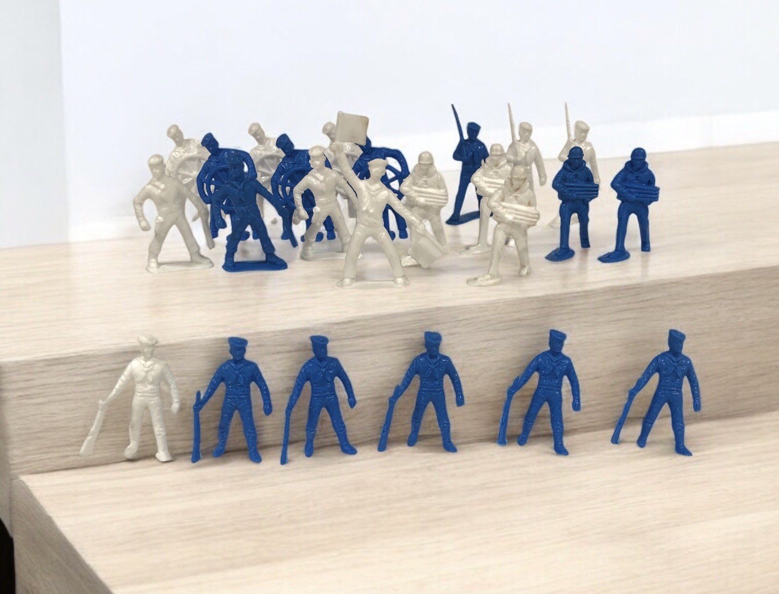 RARE Vintage 1960s TIM MEE Plastic Toy Soldiers (U.S. Navy Sailors) 24 Figures