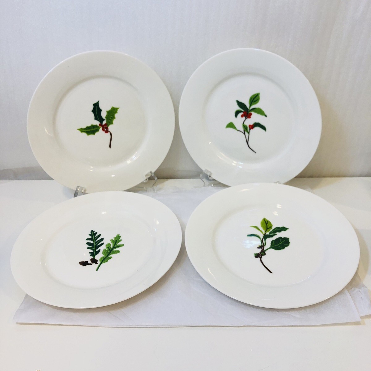 Set of Crate and Barrel Sprigs Salad Dessert Plates Holly Acorn  Winterberry 8