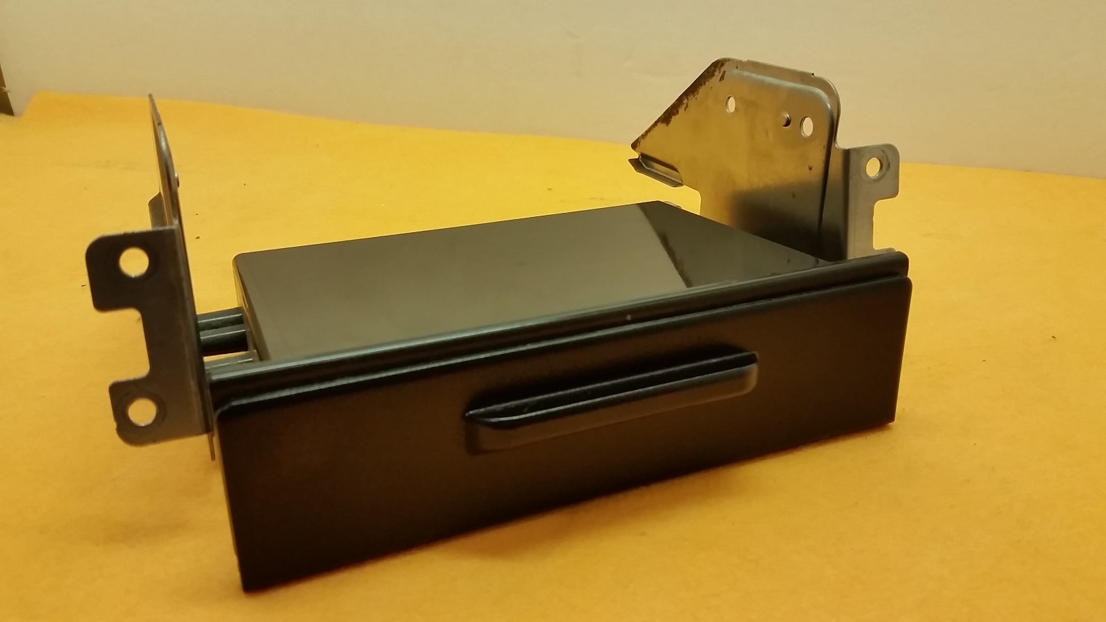 MITSUBISHI MONTERO SPORT NATIVA PAJERO GLOVE BOX RADIO ACCESS BOX