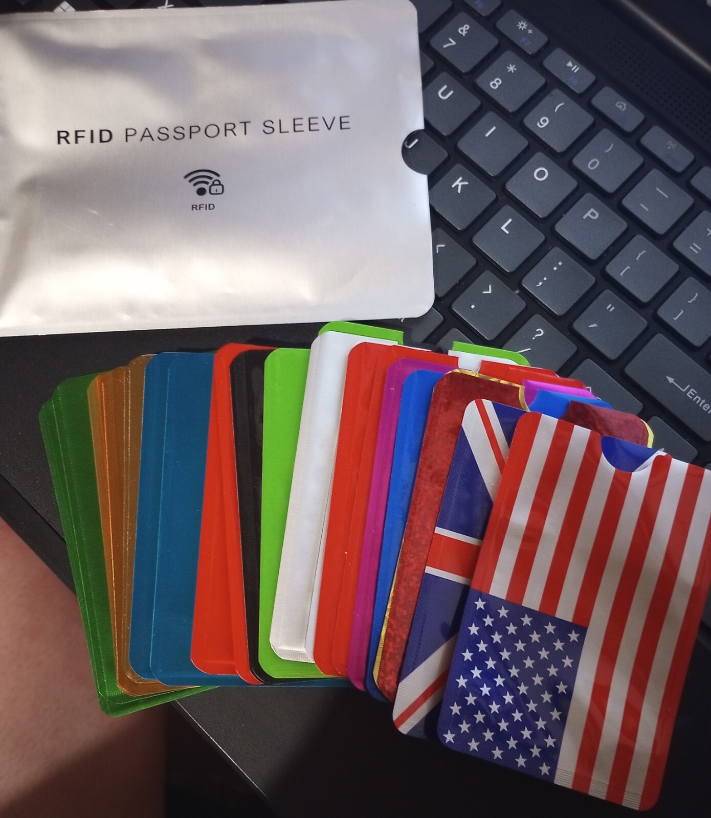 RFID ANTI-THEFT CREDIT CARD & PASSPORT SLEEVES/ARRAY OF COLORS & STYLES NEW
