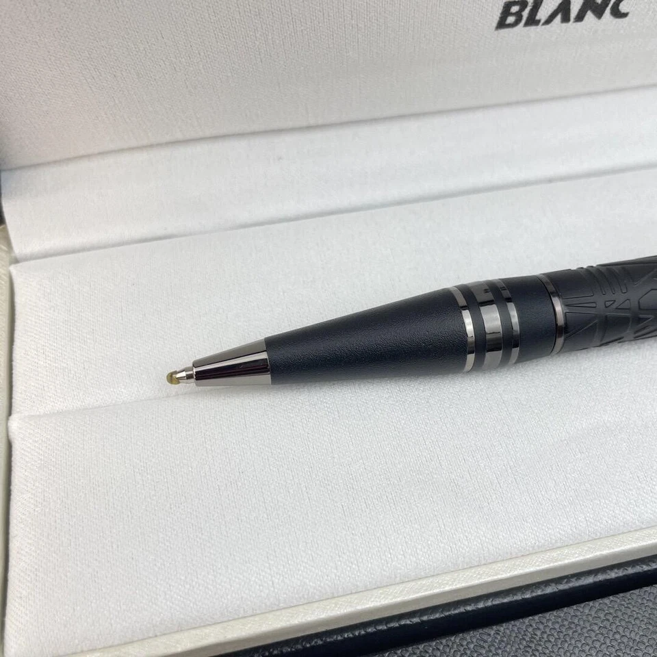 Bolígrafo Montblanc Classic Collection Minimalista de Lujo en Negro Mate Foto 3 de 4