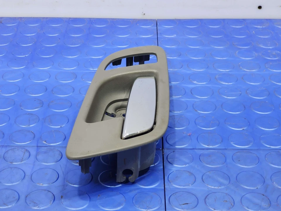 07-14 GMC Yukon Conjunto de manija de puerta interior delantera lado del conductor izquierdo gris OEM Foto 3 de 4