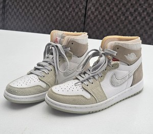 Nike Air Jordan 1 High Zoom Women Size 7