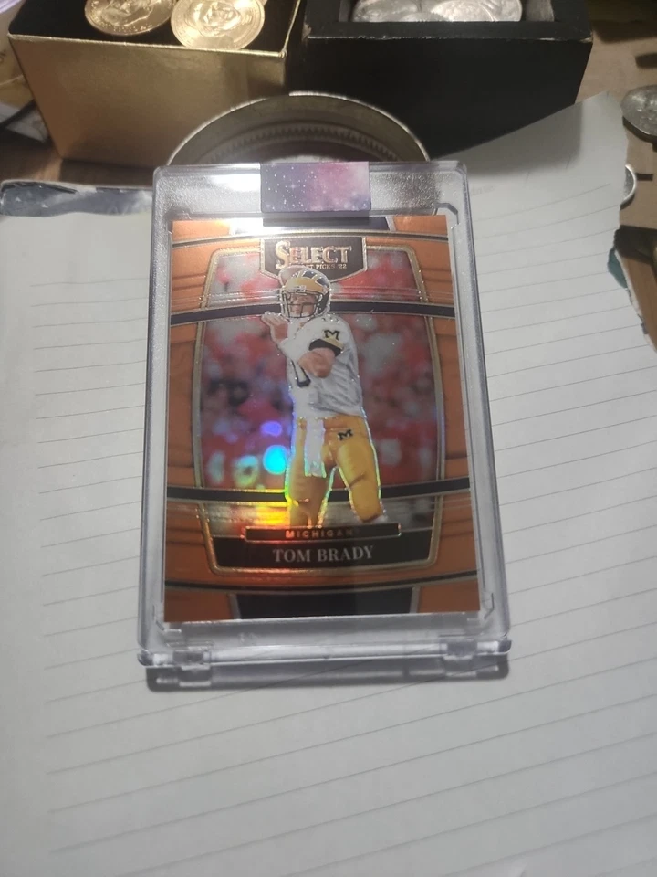 2022 Panini Select Draft Picks - Concourse Tom Brady #32 Red Lazer Prizm - Image 2 of 4