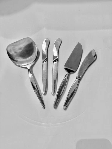 Contour by Towle Tomato Server, Cheese Knife, 3 Butter Knives