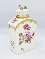 19TH CENTURY CONTINENTAL PORCELAIN FLORAL TEA CADDY