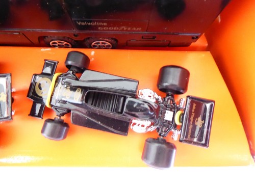 POLISTIL - 1/55 -PORTAUTO LOTUS JOHN PLAYER SPECIAL - JPS - CAMION + 2 F1 RJ107 - Foto 6 di 24