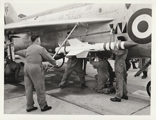 MISSILE D H  FIRESTREAK  AVION AVIATION AERONAUTIQUE 21 x 17 cm