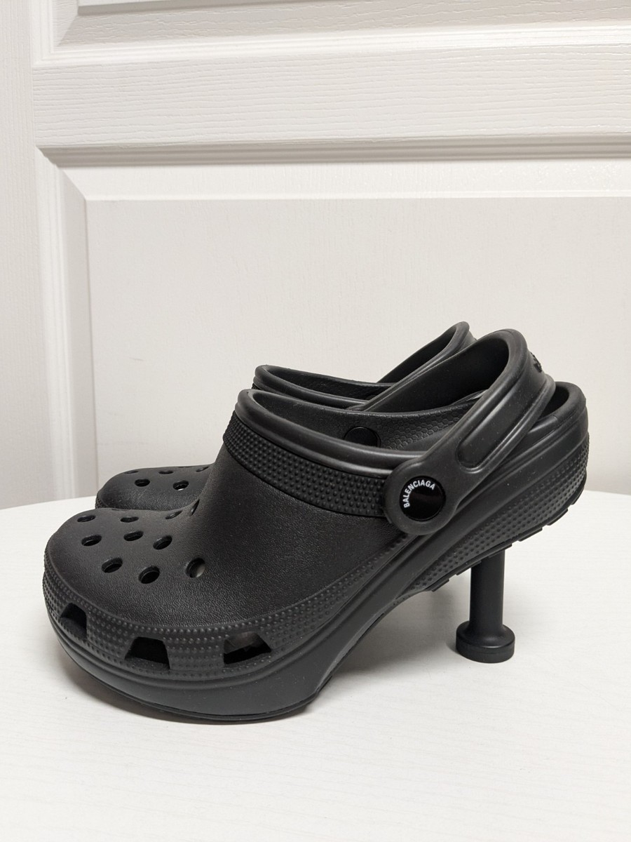 サンダル・ミュール BALENCIAGA Slippers and Clogs Women Rubber Black/White Women's Crocs™ Mule in Black | Balenciaga US