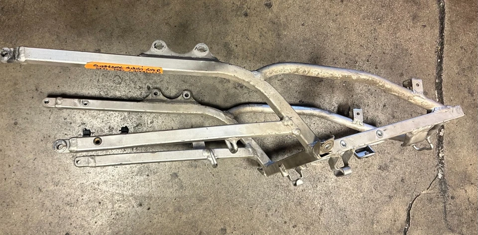 Subchasis trasero Suzuki GSXR 600 GSXR 750 2001-2002 01-02 OEM BUENO Foto 3 de 4