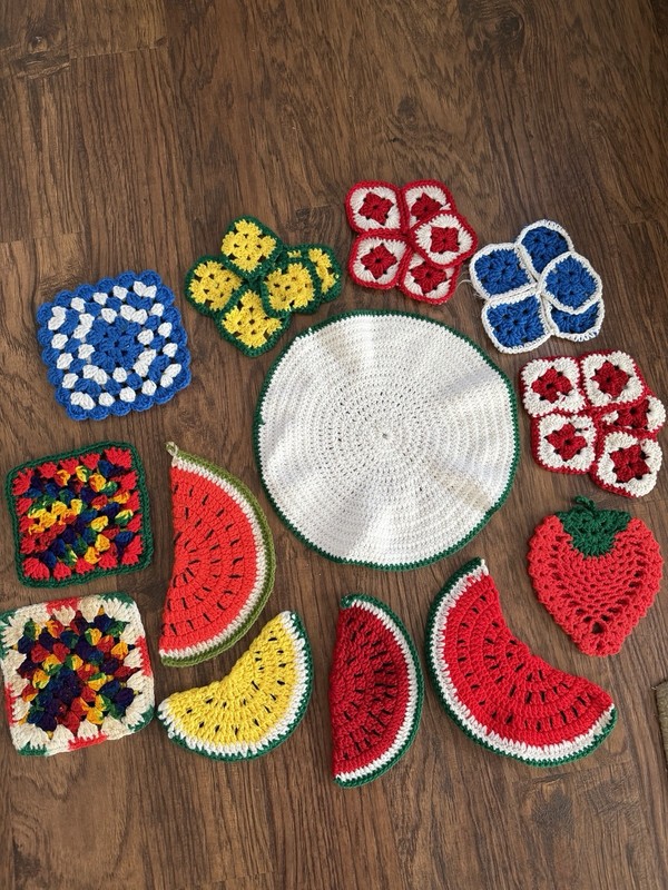 Lot Of 13 Vintage 1970’s Hand Crocheted Yarn Potholders Granny Squares 