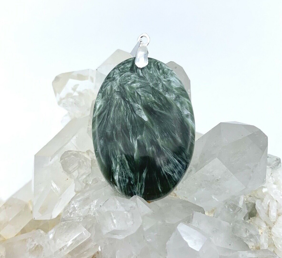 Pendentif séraphinite en pierre naturelle 40.5 Cts pour un style bohème chic