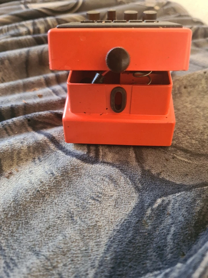 Pedale Boss Mega Distortion MD2 POUR GUITARE ÉLECTRIQUE - Photo 4/4