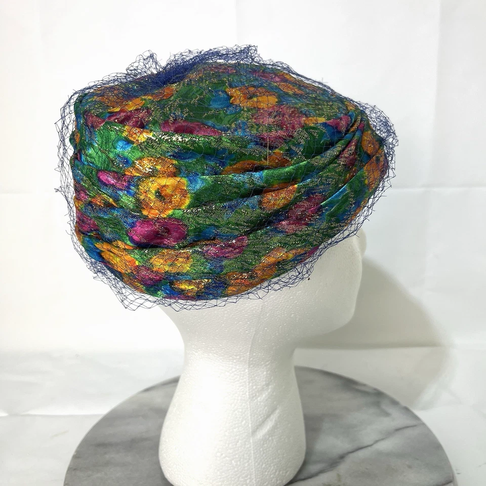 Sombrero de cóctel retro pastillero floral multicolor con red para mujer años 50 Foto 4 de 4