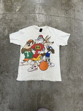 Vintage 1993 Looney Tunes "Bugs Bunny Basketball" T-shirt in light gray