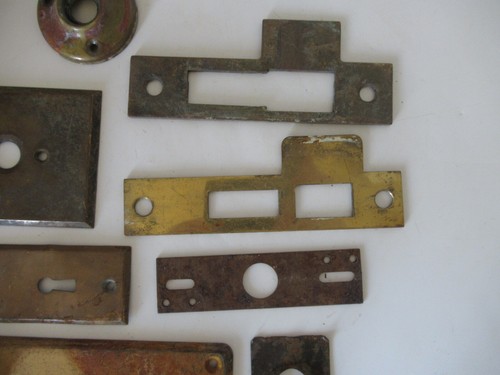 Vintage lot 8 assorted escutcheons door plates button plate as shown brass - Picture 5 of 10