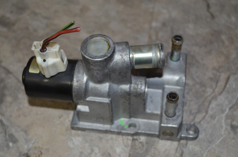 Ford Probe Mazda MX-6 626 V6 1993-1997 2,5 L válvula de control de aire de ralentí Kl01-20-660 Foto 2 de 3