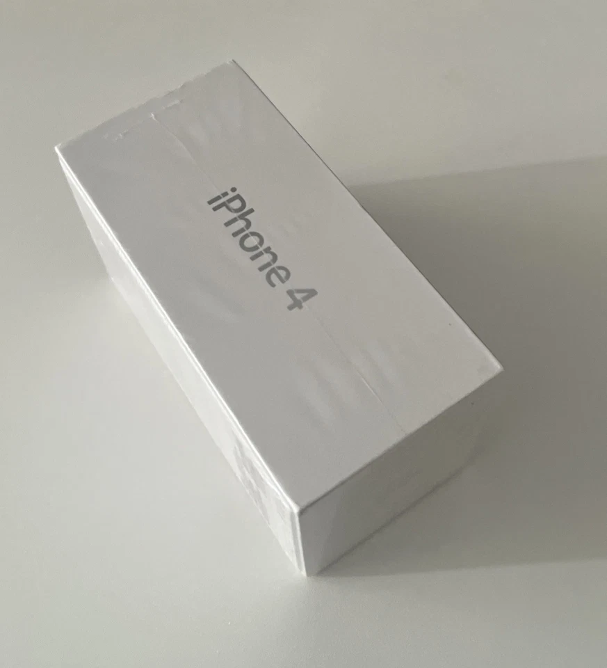 New Sealed Old Stock Apple iPhone 4 8gb 4th Generation Black UK Model Rare iOS 6 - Image 2 of 4