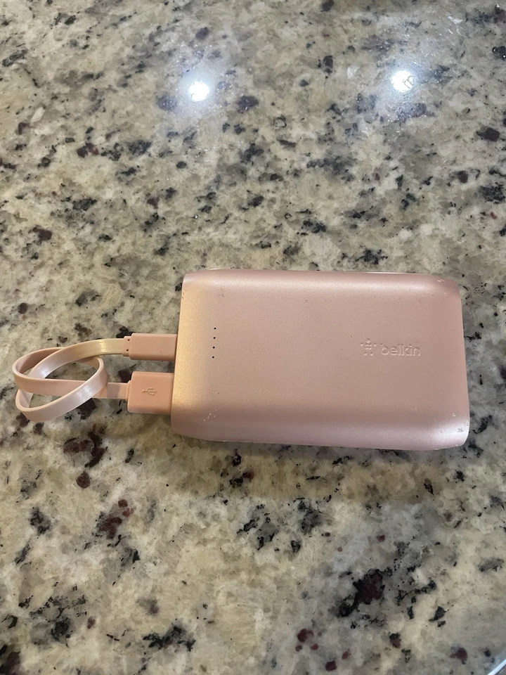 Banco de alimentación Belkin 10000 mAh 15 W con USB-A y USB-C - Oro rosa Foto 2 de 4