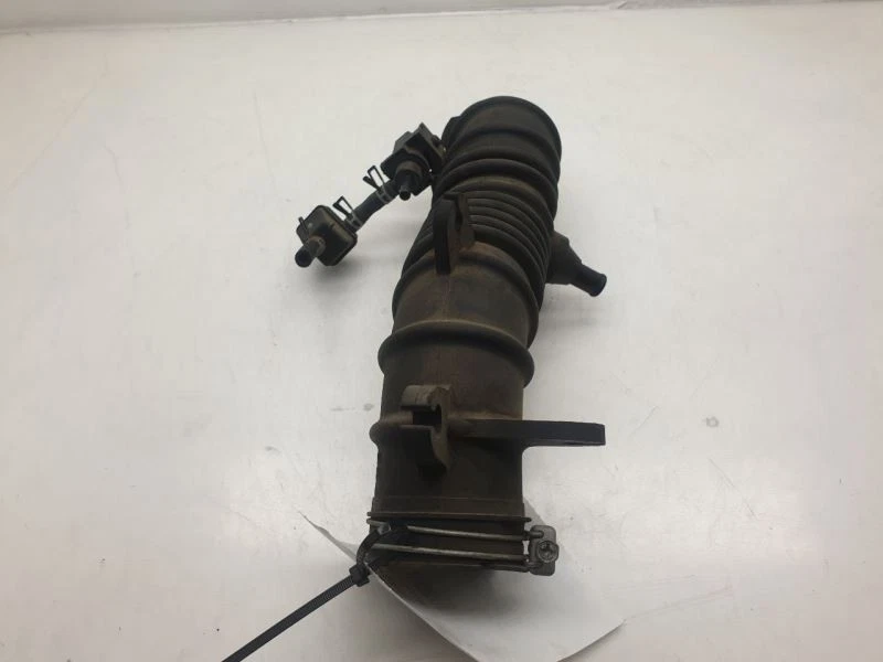 Toyota Highlander 2007 2,4 L 4 cilindros filtro de aire montaje de tubo resonador  Foto 2 de 4