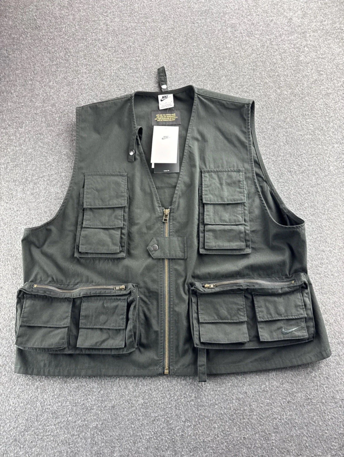 $175 Nike Life Black Utility Fishing Vest Men’s Size Medium FN3214-010 NEW