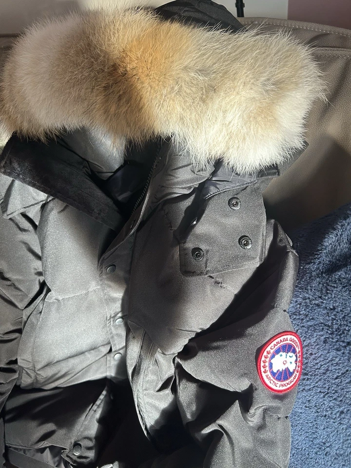Canada goose wyndham parka red badge size s  - Image 2 of 4
