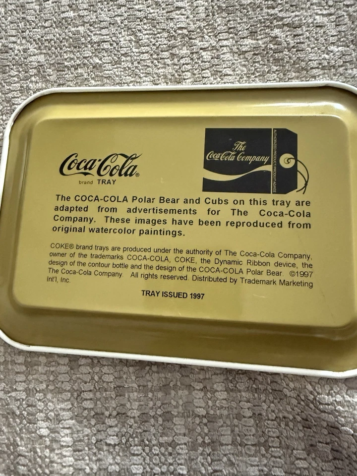 Mini bandeja de lata de metal blanca Coca-Cola 1997 vintage con el oso polar y los cachorros 1997 Foto 2 de 4