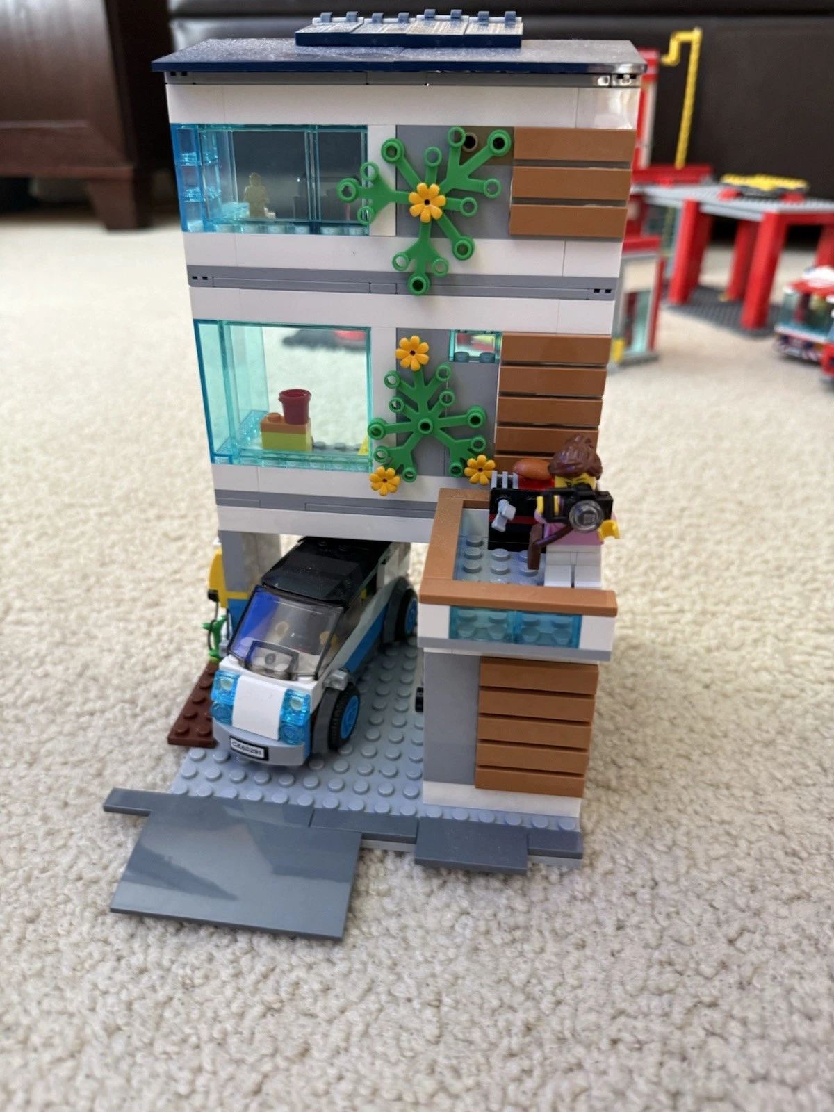 LEGO Modular Modern Home 31068 Creator mostly Complete Set Car