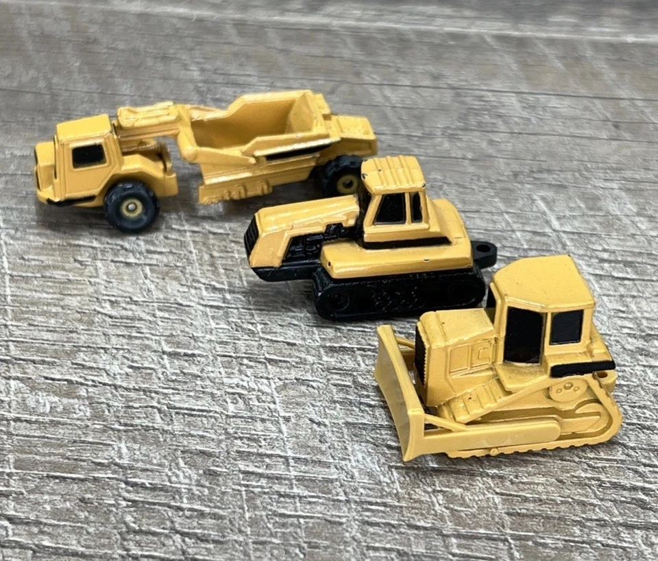 Vintage ERTL CAT Micro Construction #2428 Track-Type Tractor Scraper Challenger - Image 2 of 4