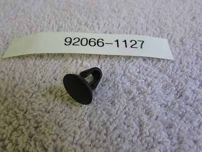 なぽ NOS KAWASAKI ZX1100 ZX750 ZX550 GPz SIDE COVER PLUG 92066