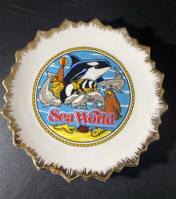 1982 Sea World Decorative Collectors Souvenir Plate Shamu Dolphin. Korea Made