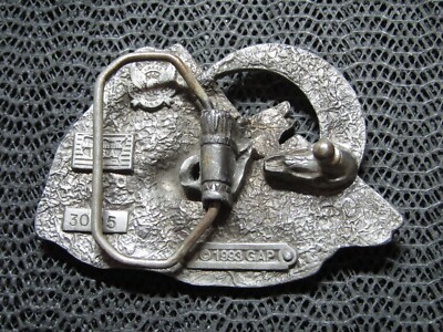HOWLING LONE WOLF UNDER THE MOONLIGHT BELT BUCKLE! VINTAGE  display picture 2