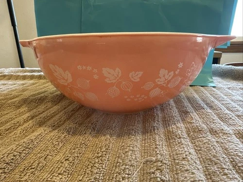 Vtg Pyrex 4 qt. Pink Gooseberry Cinderella Mixing Bowl 444