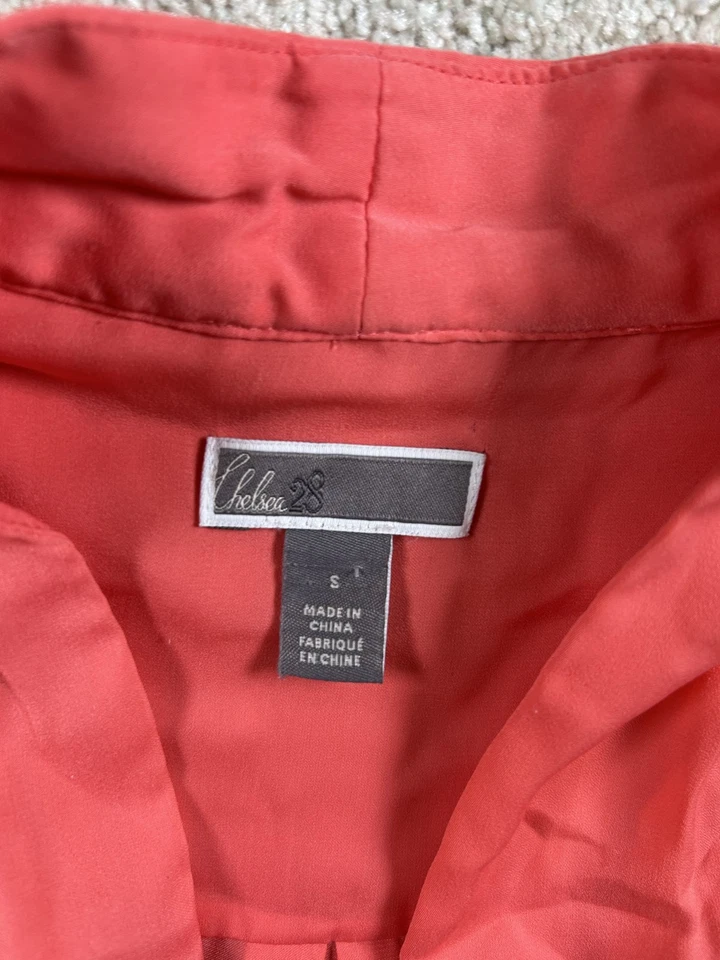 Blusa Chelsea 28 para mujer pequeña coral sin mangas drapeada sobrepelliz ligera Foto 4 de 4