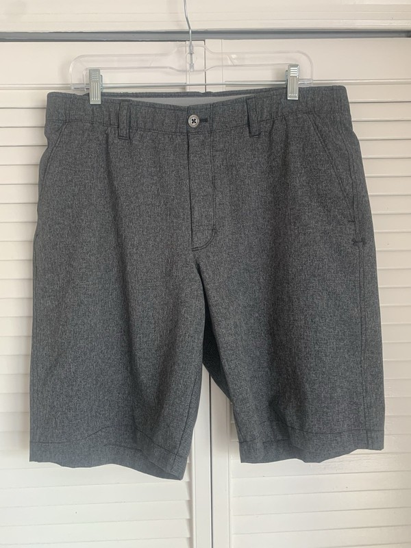 Under Armour Mens mesh shorts size L loose fit