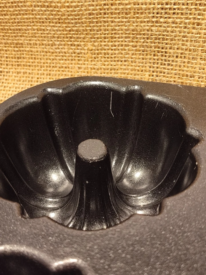 Nordic Ware 6 Mini Bundt Muffin Cake Pan Black Non-Stick Baking Tray 14” X 9” - Image 4 of 4