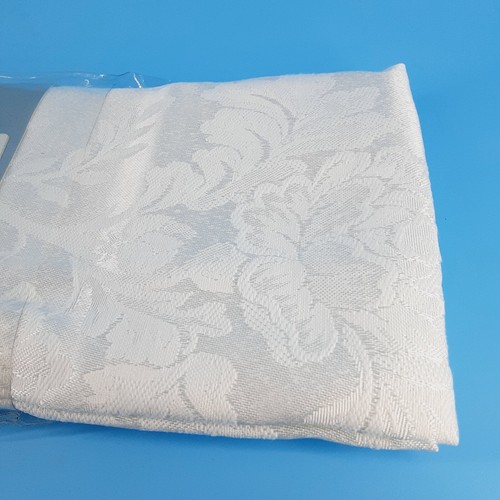 Juego de cuatro servilletas blancas LIZ CLAIBORNE VILLAGER NUEVAS TODAVÍA EN PAQUETE VACACIONES - Imagen 5 de 6